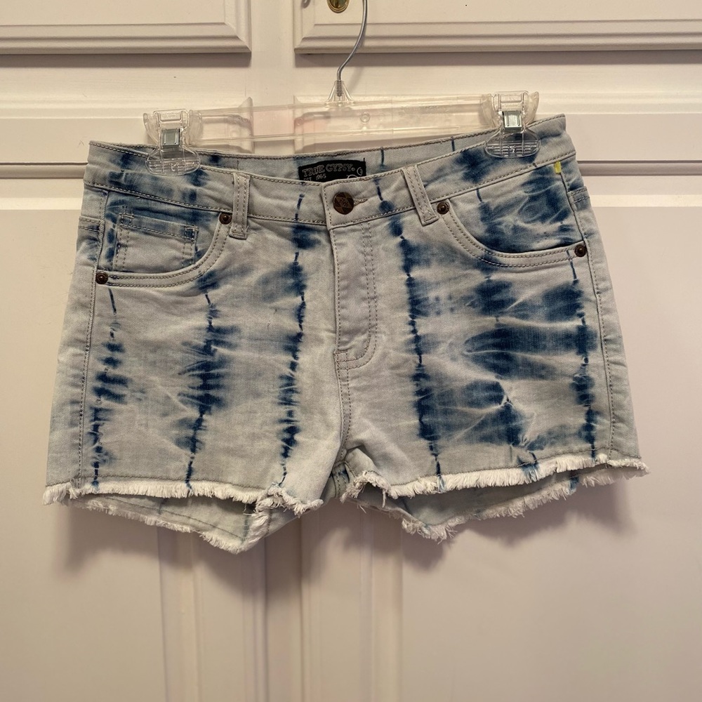 True Gypsy Tie Dye Frayed Hem Blue Jean Shorts Junior Size 7